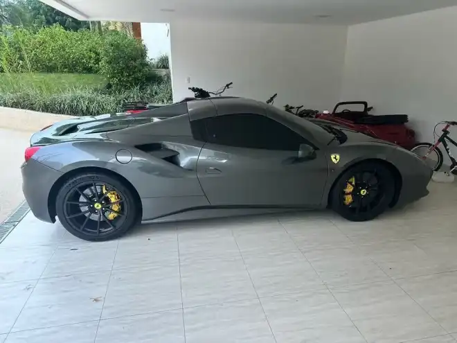 Justiça libera leilão de 498 veículos apreendidos; Ferrari, Porsche e BMW estão entre os lotes